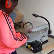Atelier bricolage : utilisation de la scie à chantourner