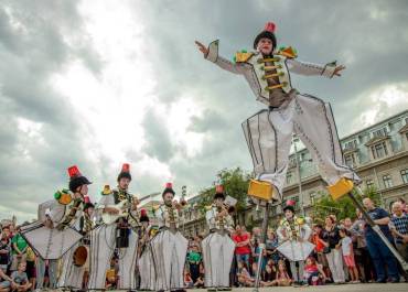 PARVIS EN FETE